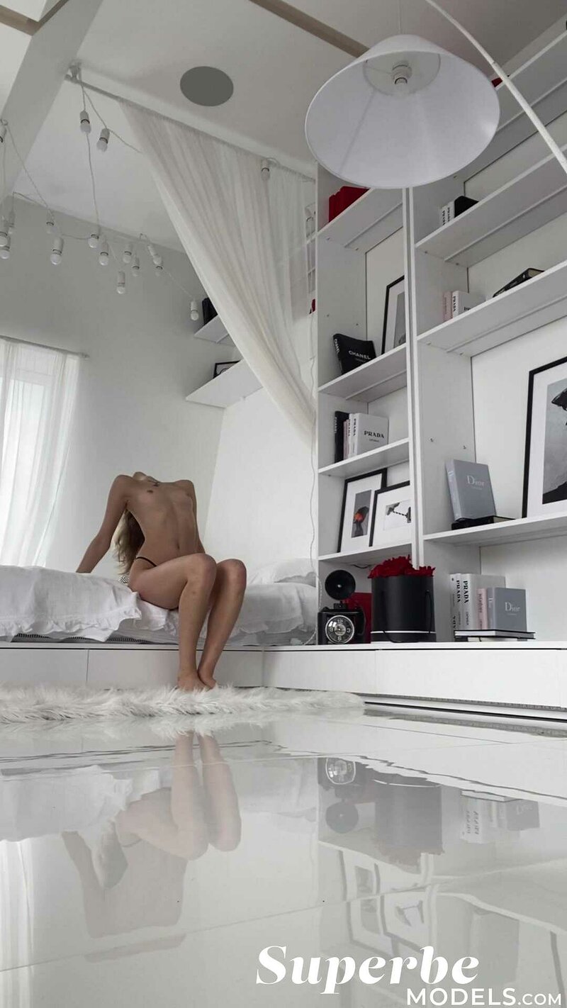 Аделина, 23 года, 0 размер груди